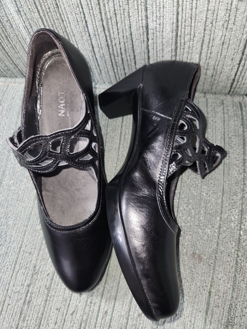 🍉Naot Black Leather Mary Jane Heels